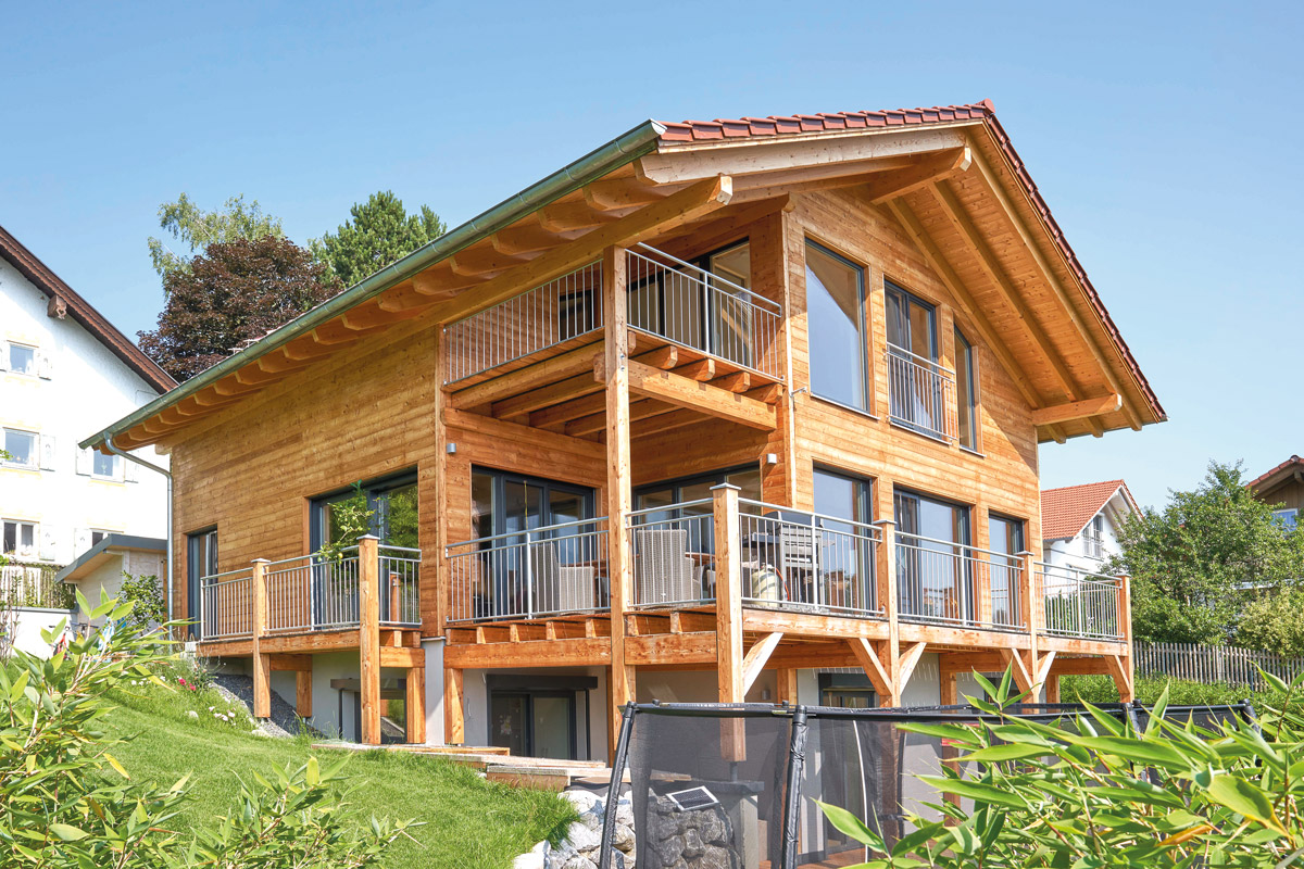 Klassische Holzhausfassade beim Kundenhaus Staffelsee